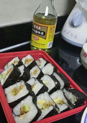 肉松香蕉黄瓜寿司怎么做？步骤和材料有哪些？