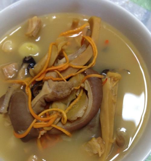 猪肚肉皮汤的做法是什么？如何在家轻松制作？