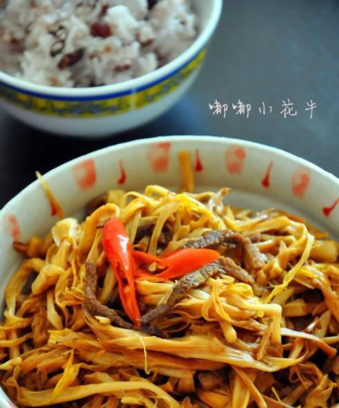 猪蹄木耳烧黄花菜的做法是什么？步骤详细吗？  第3张
