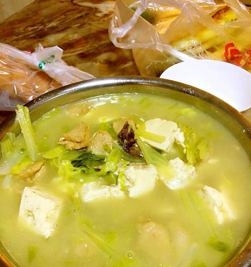 白菜粉丝豆腐汤怎么做？有哪些步骤和技巧？