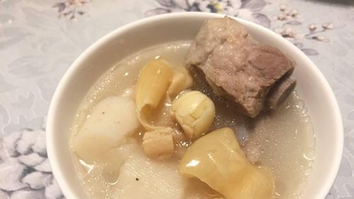 补血排骨汤怎么做？有哪些步骤和注意事项？