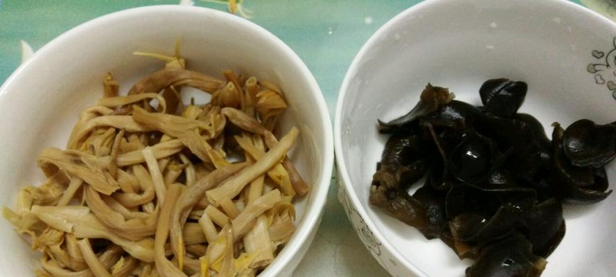 猪骨炖黄花菜的做法是什么？如何炖出美味的猪骨黄花菜汤？