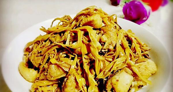 猪骨炖黄花菜的做法是什么？如何炖出美味的猪骨黄花菜汤？  第3张