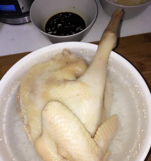 正宗客家白斩鸡的做法是什么？如何在家做出地道口味？