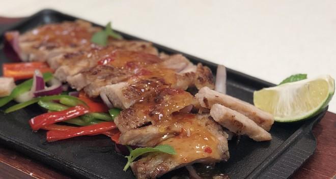 猪颈肉盖饭的做法是什么？如何在家轻松制作？