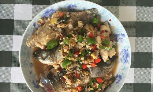 青椒红烧鱼怎么做？步骤和技巧有哪些？