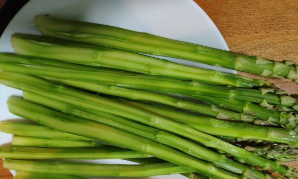 清炒芦笋怎么做？步骤是什么？  第2张
