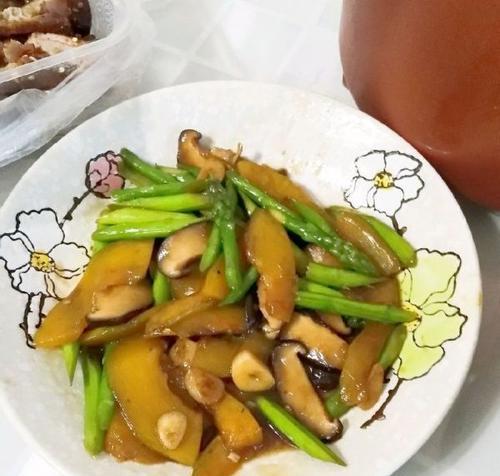 清炒芦笋怎么做？步骤是什么？  第3张