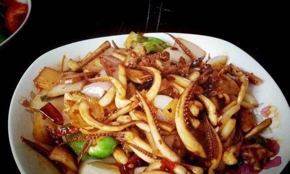 爆炒鱿鱼干怎么做？步骤和技巧有哪些？