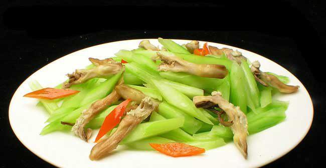 肉片炒西芹的做法是什么？如何炒出鲜嫩可口的肉片？  第2张
