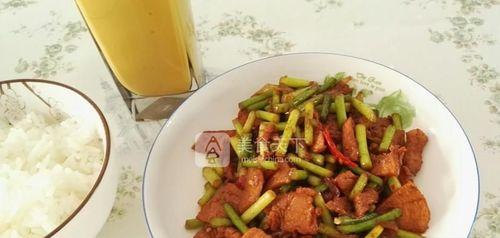 蒜苔炒脊肉怎么做才好吃？步骤和技巧是什么？  第2张