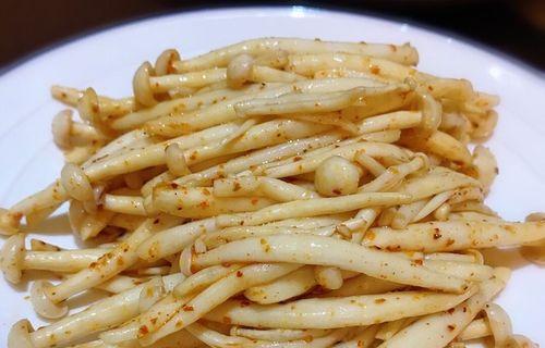 鹌鹑蛋烧白玉菇怎么做？步骤和技巧有哪些？  第2张