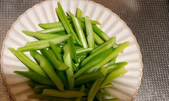 西芹的做法有哪些？如何做出美味的西芹菜肴？  第3张