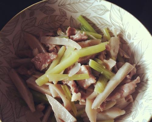 肉丝炒莲藕怎么做？步骤和技巧有哪些？  第3张