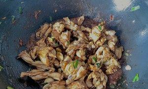 乳香莲藕炒猪颈肉怎么做？步骤详解与常见问题解答？  第2张