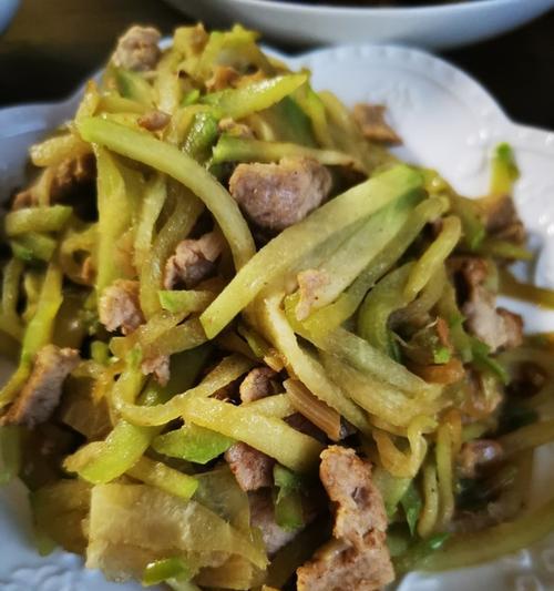 乳香莲藕炒猪颈肉怎么做？步骤详解与常见问题解答？  第3张
