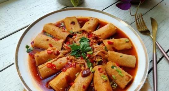 莴笋金针菇卷怎么做？步骤详解及常见问题解答？