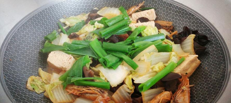 白菜木耳冻豆腐的做法（简单易学）