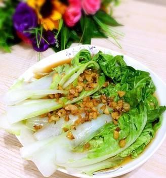 爆炒小白菜的做法（快速简单的家常菜）