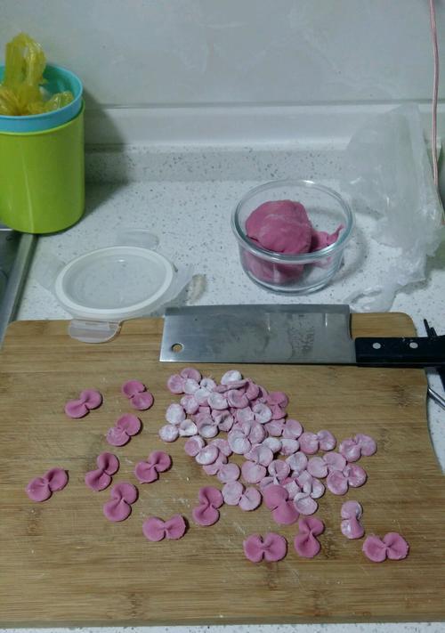 手把手教你做宝宝蝴蝶面（做一碗营养又美味的宝宝蝴蝶面）