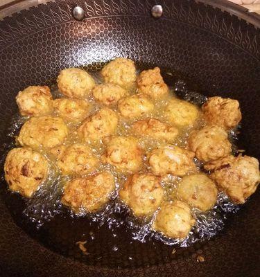 炸萝卜圆子，美味可口的中式小食（简单易做）