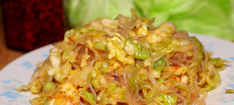 包菜炒鸡蛋西红柿的做法（健康美味的家常菜/营养均衡的美食/简单易学的厨艺技巧）