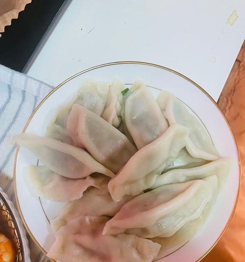 猪肉土豆馅饺子的制作方法（美味的传统食品-猪肉土豆饺子）