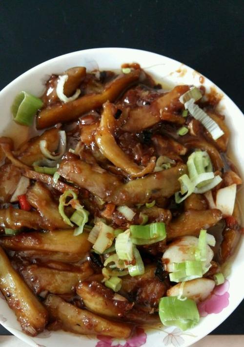 做一道美味的鱼香茄条（香辣可口）
