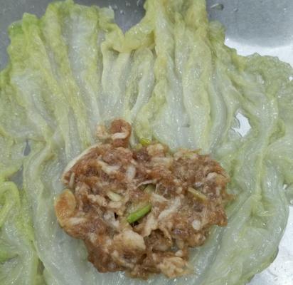 美食DIY——白菜肉卷的制作（用简单的食材）