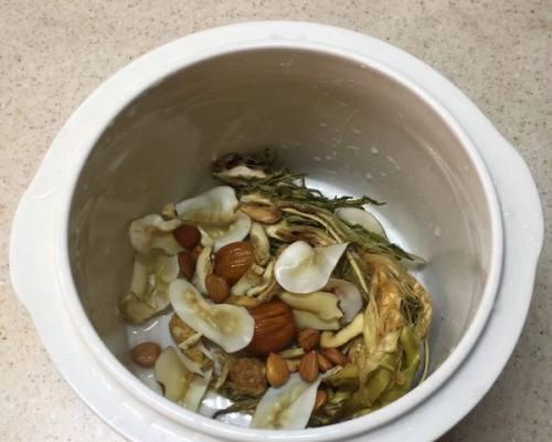 霸王花子排汤的制作方法（健康养生的必备菜谱）