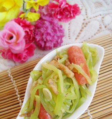 用青笋炒火腿，轻松做出美味佳肴（一道简单易学的家常菜）