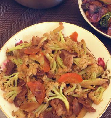 菜花瘦肉的健康美食之道（15道简单易学的菜花瘦肉做法）