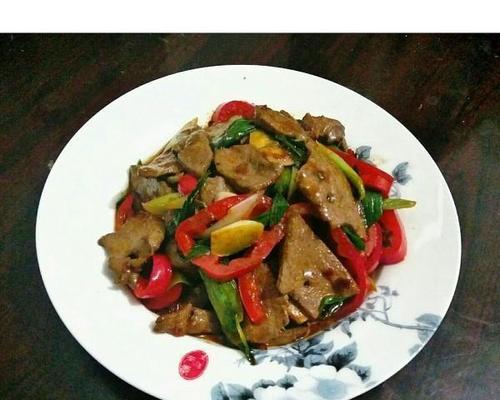 白菜梗炒猪肝——健康营养的美味佳肴（家庭厨房不可错过的养生佳肴）