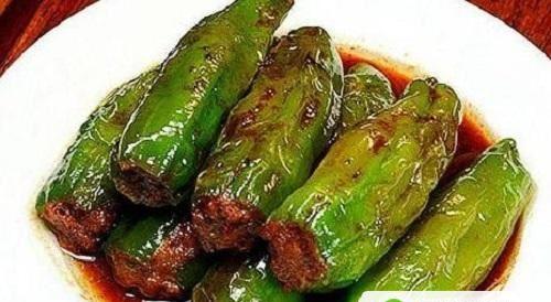 美味青椒塞肉的烹饪秘诀（掌握清淡可口的健康做法）