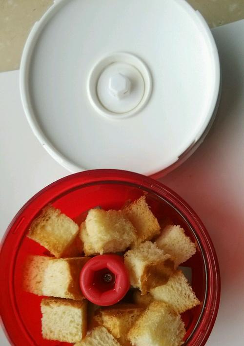 自制面包糠，轻松做出美味（用面包做糠）