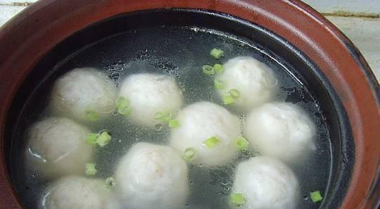 清爽美味的清汤丸子做法（学会制作清汤丸子）