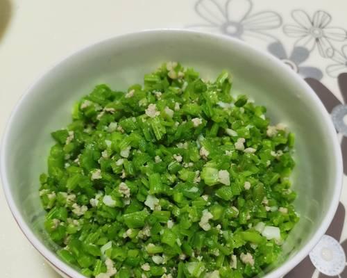 清炒南瓜藤，家庭美食好选择（打造健康美味）