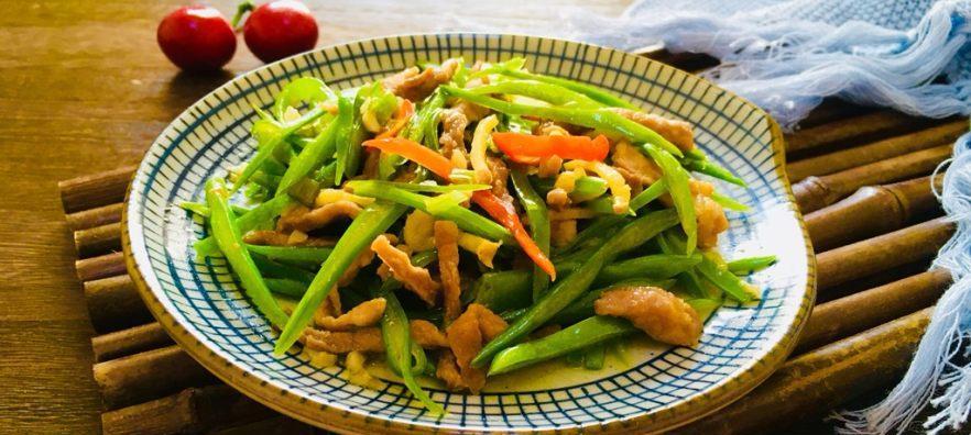美味可口的扁豆肉丝拌面