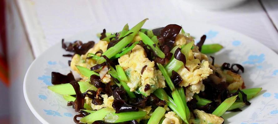 美味家常早餐做法大公开（以菜包子芹菜鸡蛋豆角粉条为主题）