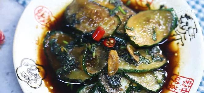 紫苏黄瓜鲜美无比（融合日式风味的清爽美食）