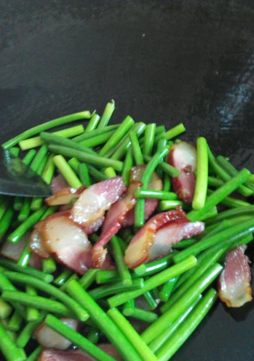 美食之道——菜苔炒腊肉（教你用嫩绿菜苔）