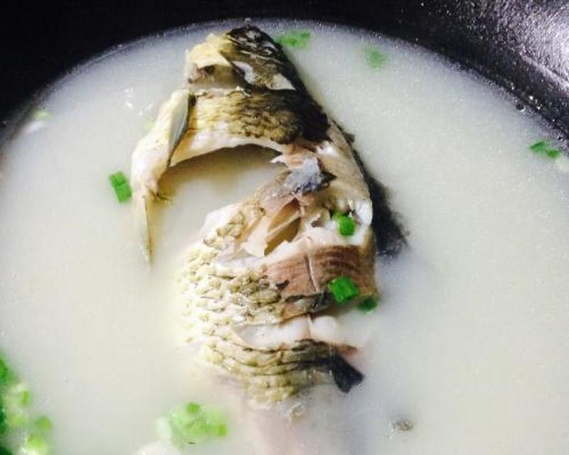 清煮鲫鱼汤的做法与营养（健康美味）