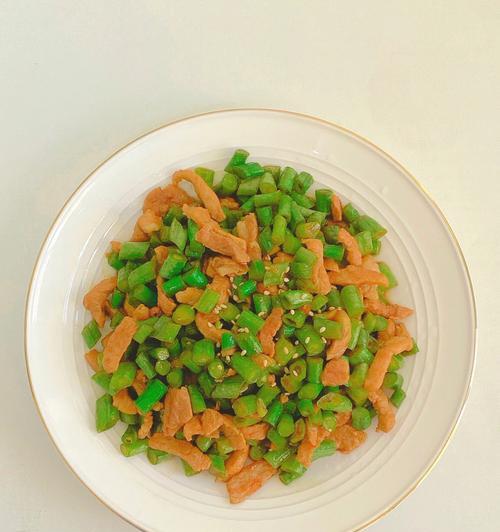 白豆角炒肉，鲜香可口的家常菜（家常美食）