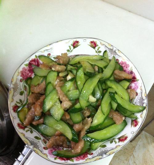 蒸青瓜肉片美味健康（健康饮食的首选——青瓜蒸肉片）