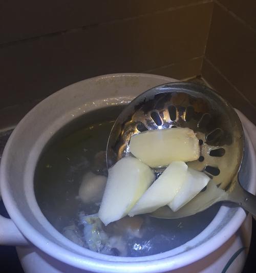 土鸡炖山药的做法是什么？如何炖出美味的土鸡山药汤？  第3张