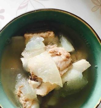 茶树菇冬瓜排骨汤（以茶树菇为主要食材）