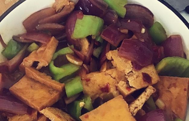 菜椒炒豆腐怎么做？步骤和技巧有哪些？  第2张