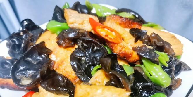 菜椒炒豆腐怎么做？步骤和技巧有哪些？