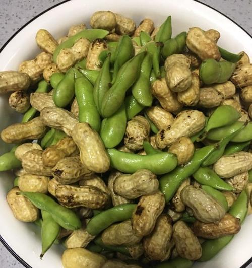 美味又营养的煮花生毛豆做法（健康零食的制作方法及营养价值）  第1张