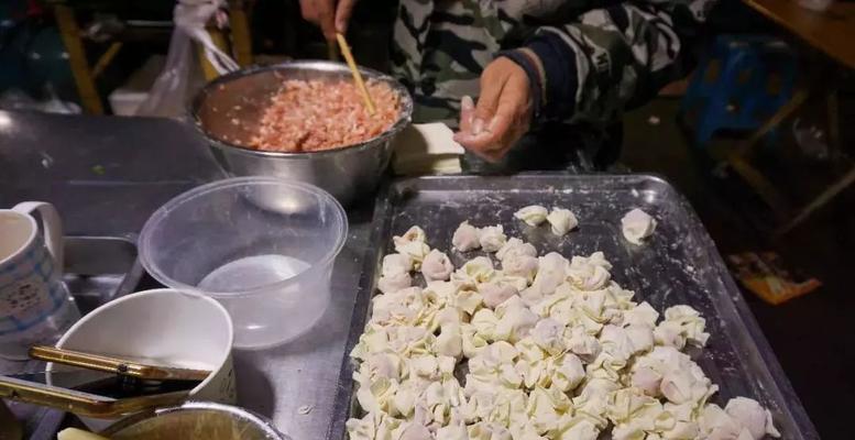 手推馄饨制作全解析（清汤版教你轻松做出地道美味/）  第1张